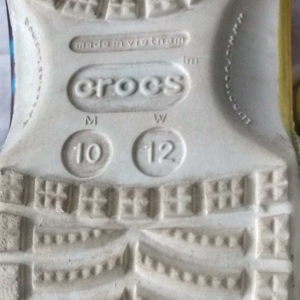 CROCS TIE DYE CLASSIC UNI-SEX WOMEN 12 MEN 10 - Picture 3 of 9